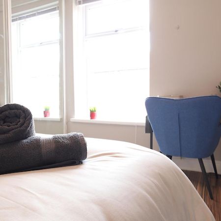 2-Bedroom, Free Parking, High Speed Wi-Fi, Swinton Манчестер Экстерьер фото