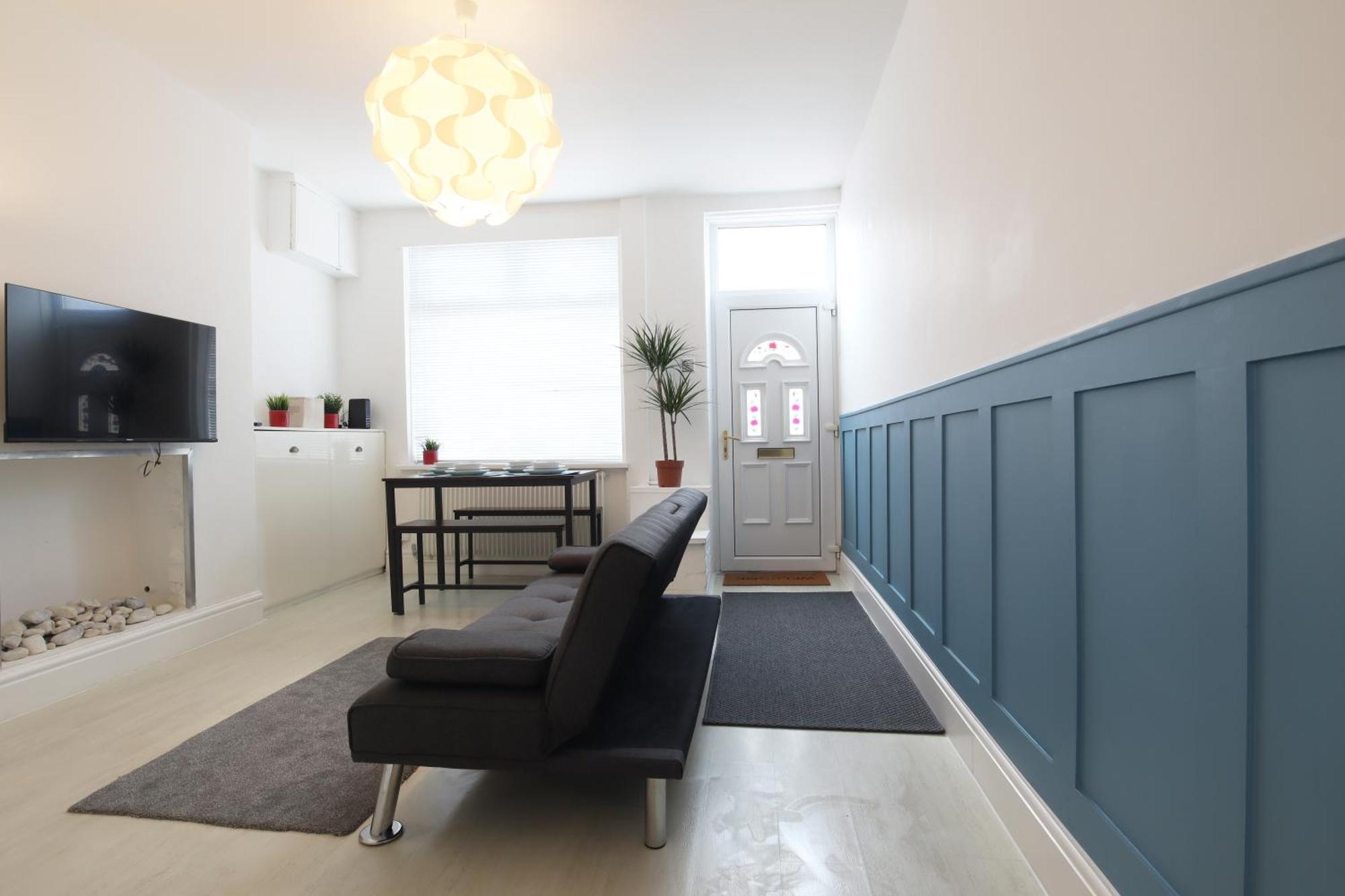 2-Bedroom, Free Parking, High Speed Wi-Fi, Swinton Манчестер Экстерьер фото